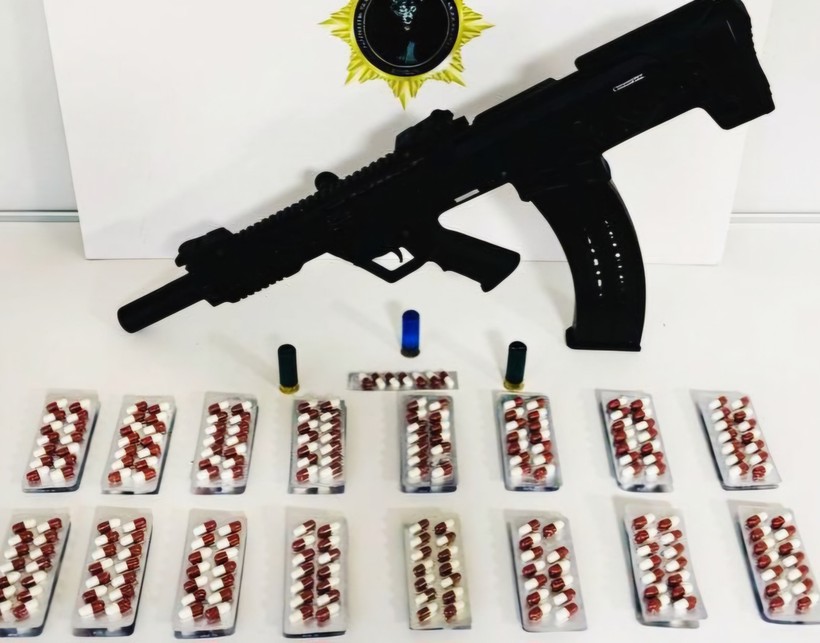 Samsun’da Uyuşturucu Baskını, Çok Sayıda Hap Ele Geçirildi - Resim : 2