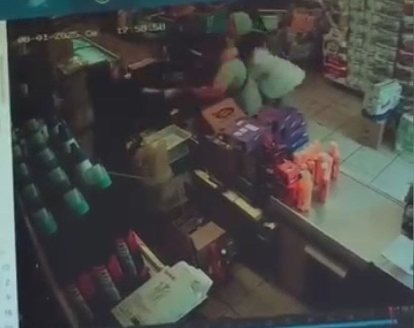 Evde, Sokakta, Markette, Her Yerde Kadına Şiddet! Erkek Müşteriden Kasiyere Yumruklu Saldırı - Resim : 1