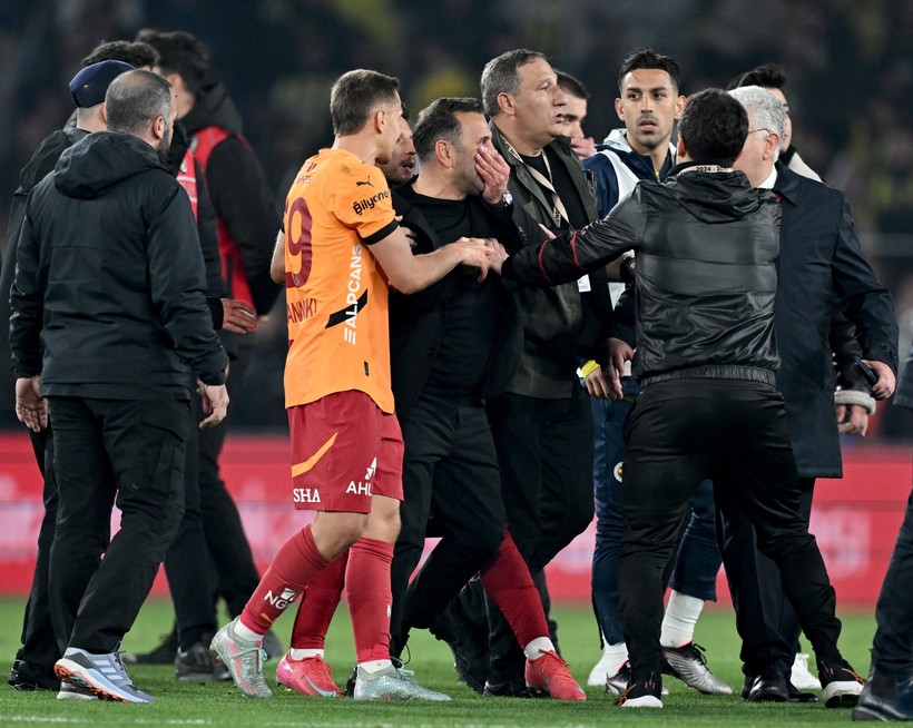 Galatasaray'dan Fenerbahçe'ye Çok Sert Mourinho Tepkisi: Onlar Adına Utanıyoruz - Resim : 2
