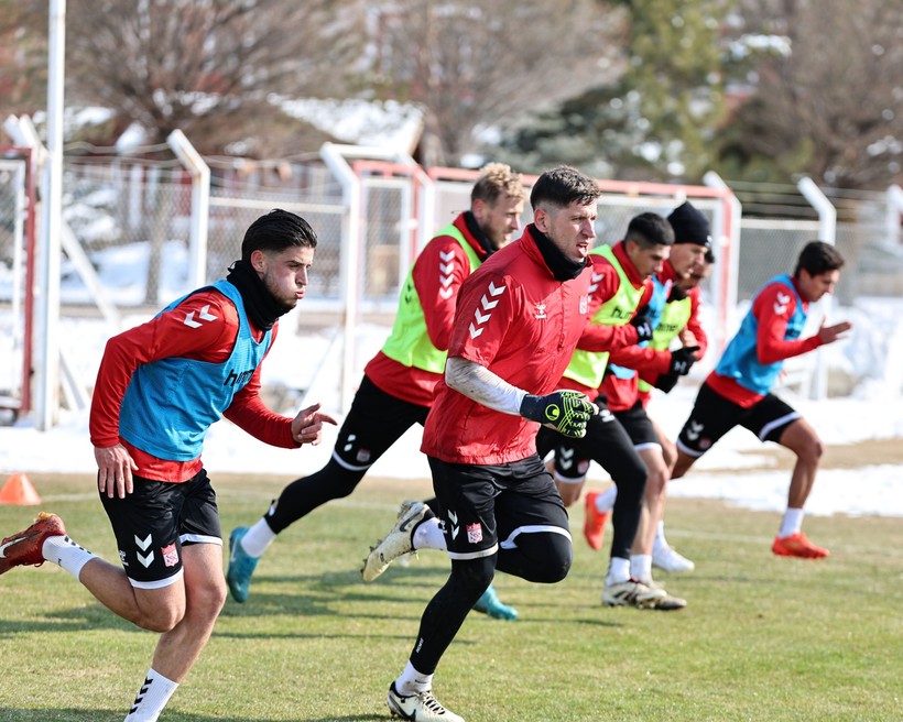 Sivasspor, Gaziantep FK Maçının Startını Verdi   - Resim : 1
