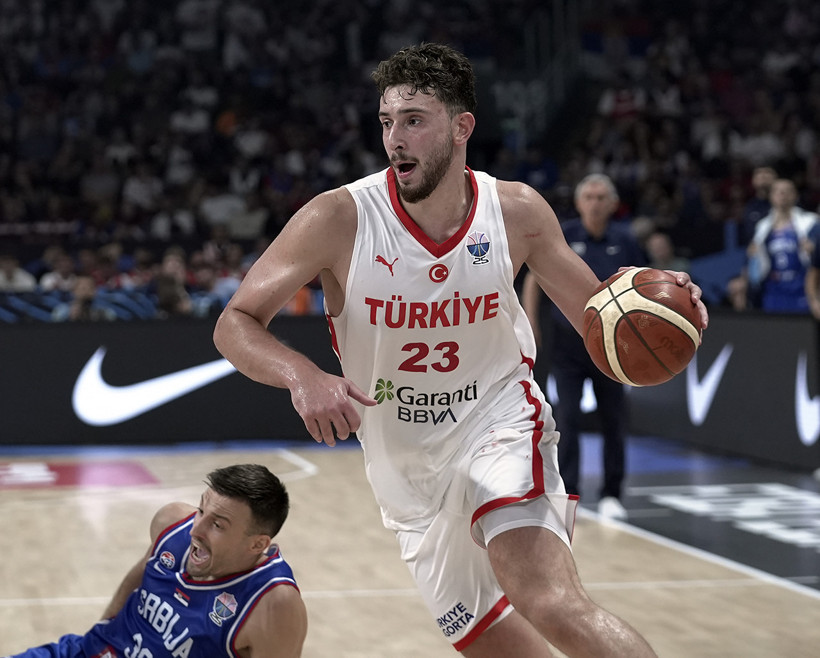 FIBA'dan Olay Paylaşım! Alperen Şengün EuroBasket’te Fırtına Gibi: Jokić’e Karşı Zafer, 'Baba Alperen' Lakabı - Resim : 3