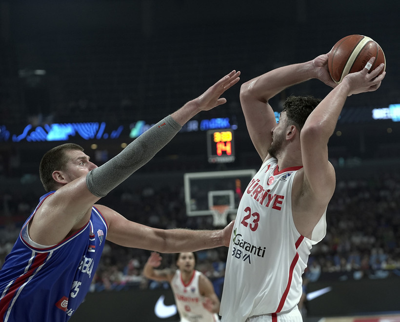 FIBA'dan Olay Paylaşım! Alperen Şengün EuroBasket’te Fırtına Gibi: Jokić’e Karşı Zafer, 'Baba Alperen' Lakabı - Resim : 2