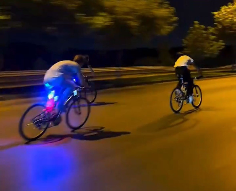 Gaziantep'te Tehlikeli Bisiklet Akrobasisi: Araçlar Arasında Ölümle Burun Buruna - Resim : 1