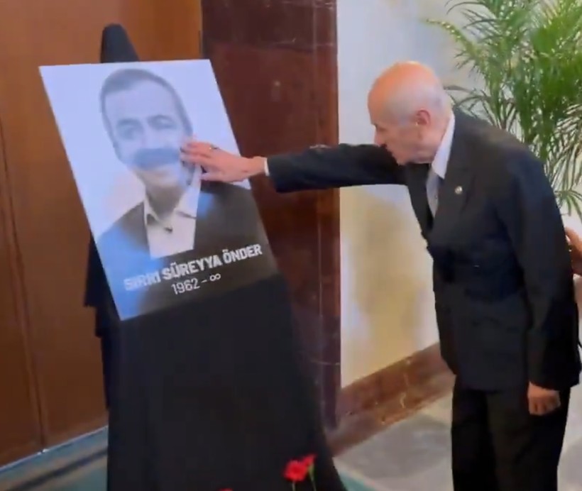 TBMM'de Anma Töreni... Bahçeli 99 Gün Sonra Sırrı Süreyya İçin Meclis'te - Resim : 3