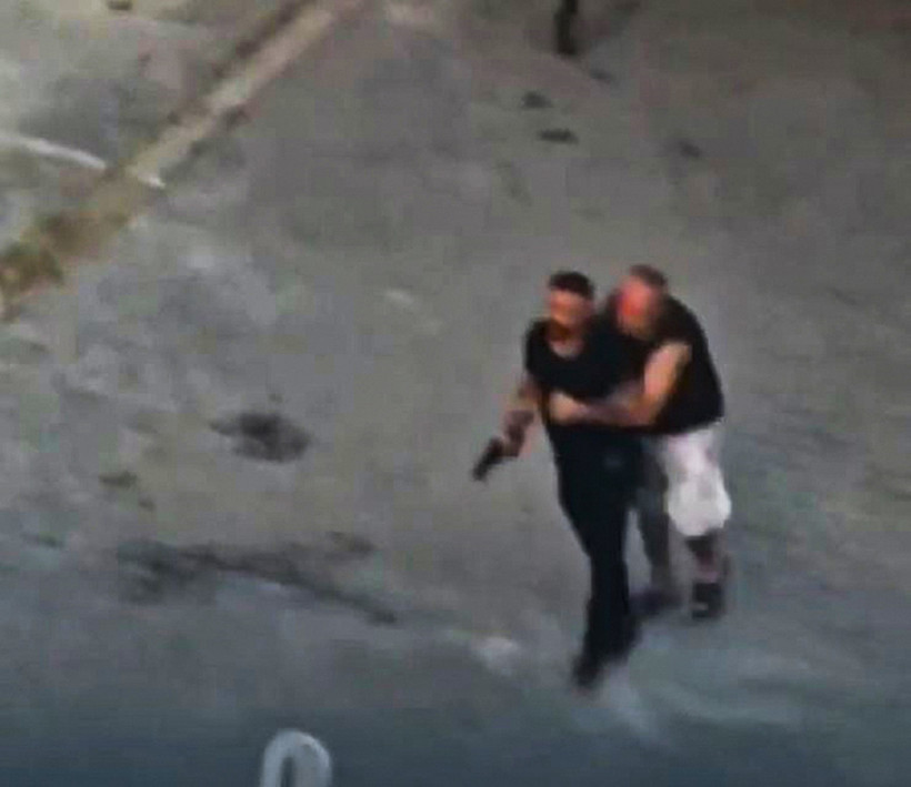 Taziye Bir Anda Savaş Alanına Döndü! Silahını Çekince Ortalık Karıştı - Resim : 2