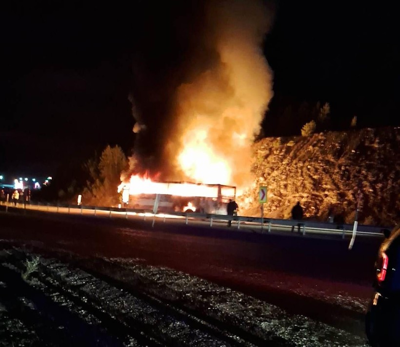 Karanlıkta Korku Dolu Anlar, Bir Anda Alev Topuna Döndü - Resim : 1