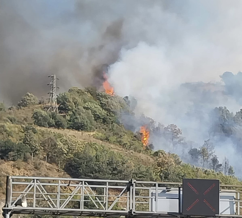 Kocaeli Yanıyor! Rüzgarın Etkisiyle Büyüdü, Tahliyeler Başladı - Resim : 2