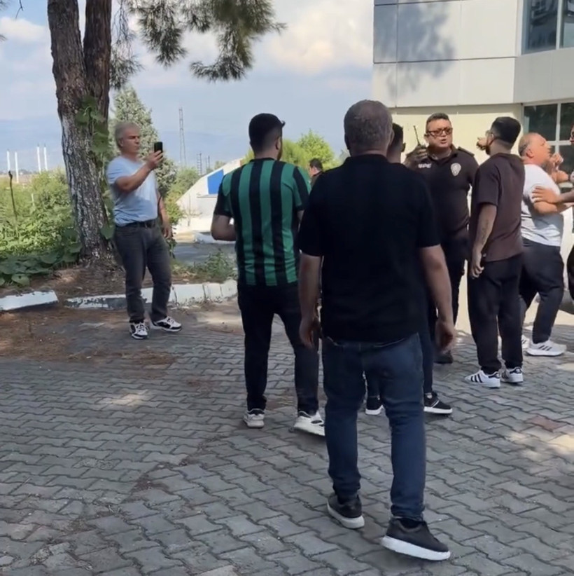Lige Katılamayacak Denizlispor'da Gergin Anlar! Taraftar Tesislere Akın Etti - Resim : 1