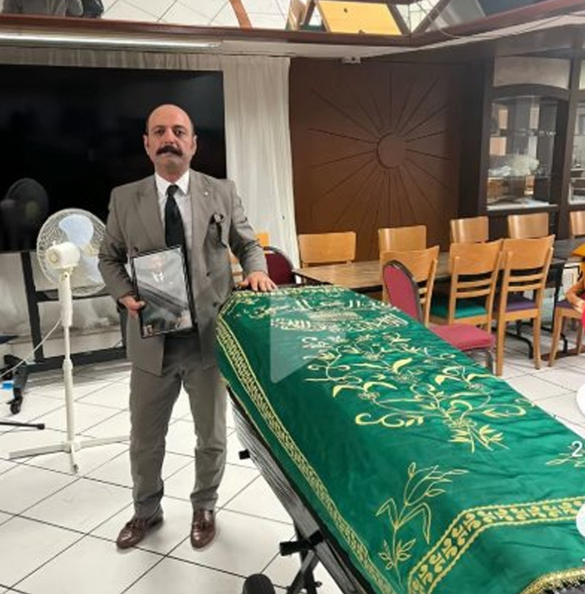 Gündeme Bomba Gibi Düşen İddia! Muhammed Yakut'un Cenazesindeki Bu Kişi Zekeriya Öz mü? - Resim : 1