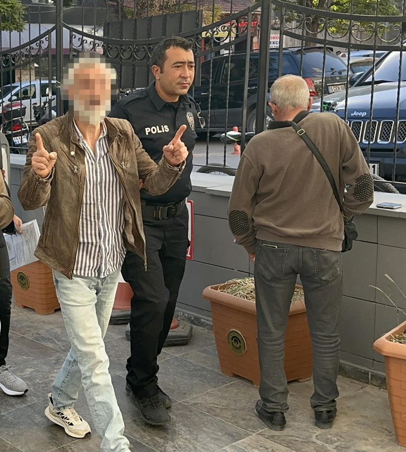 Kendisini Şikayet Ettiğini İddia Etti, Komşusunu Darbedip Tekmeledi - Resim : 1