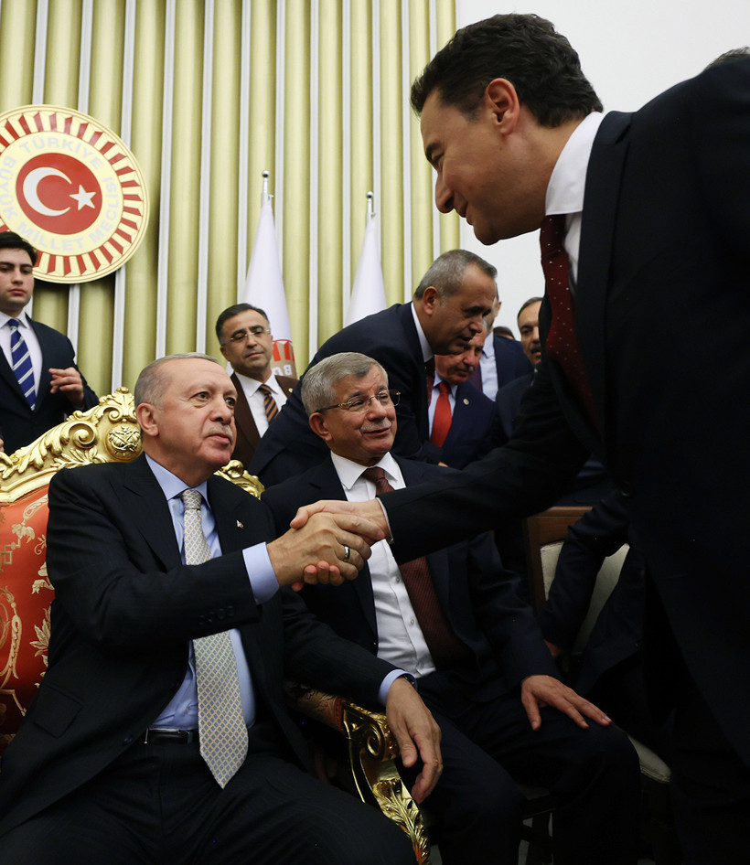 Siyaset Arenasında Dolu Dolu 24 Saat... Neler Oldu? İşte En Çok Konuşulan Fotoğraf... - Resim : 7