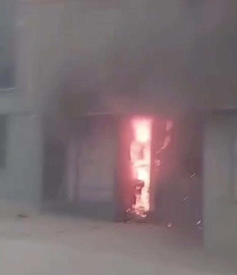 Fabrikada Üst Üste Patlamalar, Mahalleliyi Korku Sardı - Resim : 1
