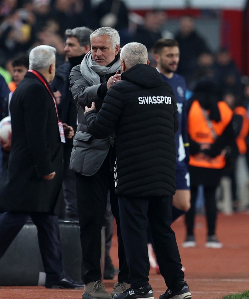 Fenerbahçe Teknik Direktörü Mourinho, Sivasspor Galibiyetinin Ardından Hedefte: Hatalarını Tek Tek Sıraladılar - Resim: 7