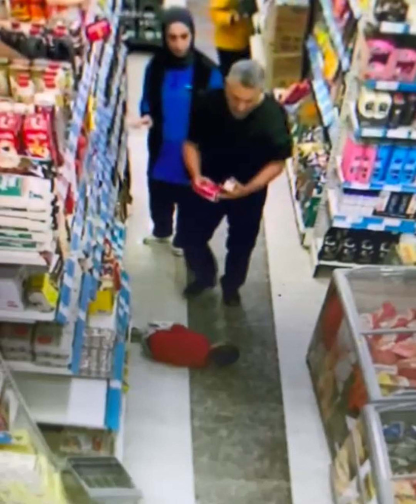 Markette Çocuğunu Tekmeledi, Gözaltına Alındı! O Anlar Kamerada - Resim : 3
