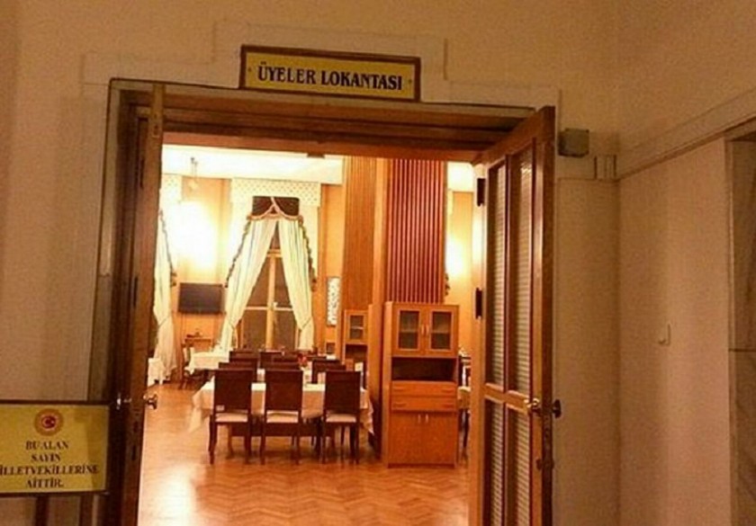 Kılıçdaroğlu'nun zor anları: Danışmanı aniden fenalaşıp yere yığıldı