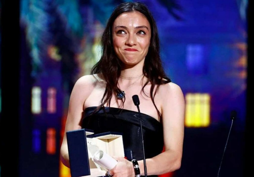 Merve Dizdar Cannes Film Festivali'nde en iyi kadın oyuncu ödülünü aldı