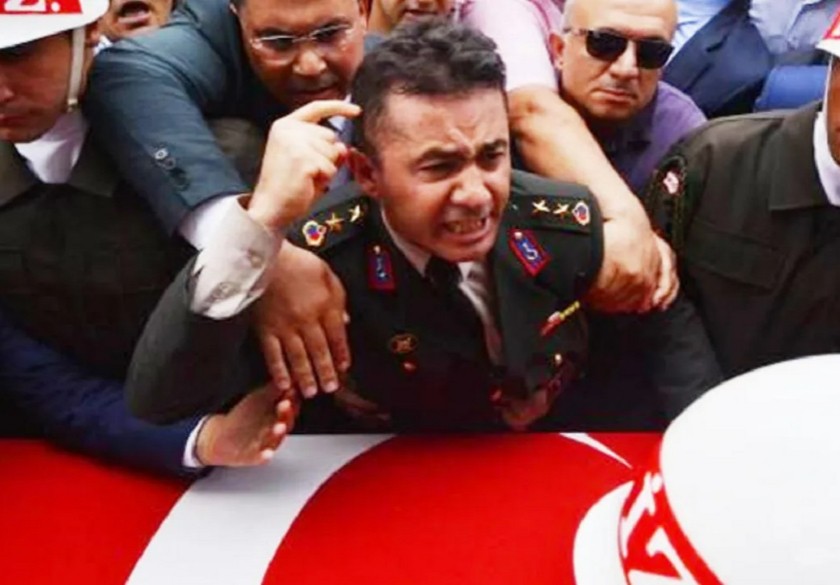 Şehit kardeşinin tabutunun başında söyledikleri gündem olmuştu: Yarbay Mehmet Alkan adını değiştirdi