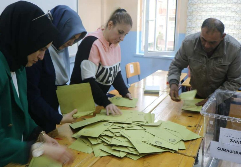 Türkiye seçimini yaptı: Kılıçdaroğlu 3 büyükşehirde önde