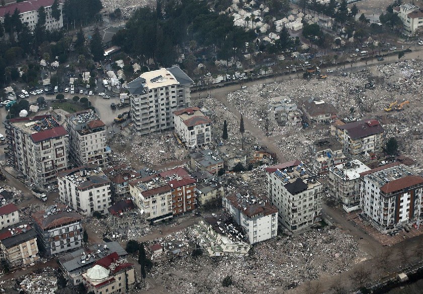 Deprem bölgelerinde böcek üreme alanı 1 milyonun üzerine çıktı: 'Binlerce cenazeye hala ulaşılamadı'