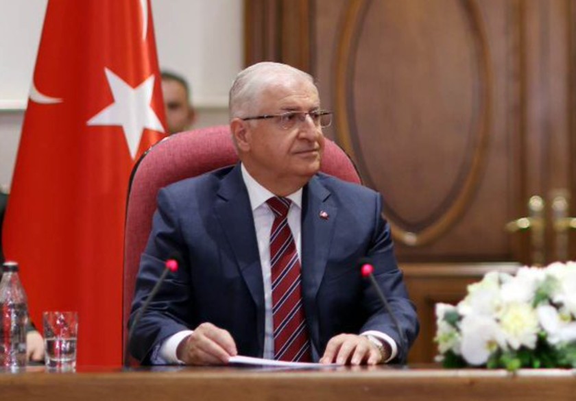 'Yer, Genelkurmay karargahı: Yaşar Güler birisini tutup fırlattı'