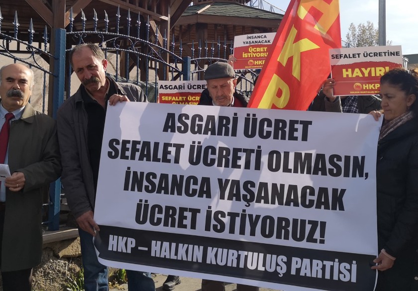 Bakanlığın önünde 'asgari ücret' eylemi: '45 bin 686 TL’den aşağı olmamalı'