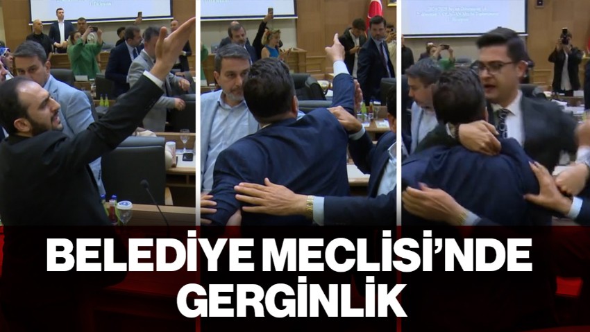 Bursa Büyükşehir Belediye Meclisi'nde Gerginlik Çıktı, Oturuma Zorunlu Ara Verildi