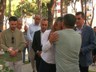 Cenazesinde Protesto Edilmişi: Şehit Babası Özgür Özel’i Alnından Öptü