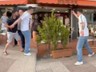 İstanbul'un Göbeğinde Maganda Terörü! Elindeki Bıçakla Tehditler Savurdu: 'Senin Boğazını Keserim'