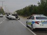 Önce Refüje Sonra Trafik Levhalarına Çarptı! Yaralılar Var