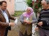 Herkes İğreniyor, O Altın Gibi Saklıyor: Yoldan Toplayıp Getirene Para Veriyor! Mahallede Gören Koşuyor