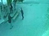 Bir Elinde Baston, Bir Elinde Silah! Köy Meydanında Dehşet Saçtı